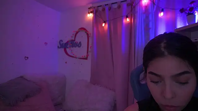 Snapshot of Olivia_pretty_ chatting on 22, 3, 2025 Olivia pretty online show from 22, 3, 2025