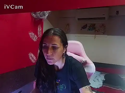 Snapshot of gatitahot-silvy chatting on 24, 10, 2025 gatitahot-silvy online show from 24, 10, 2025