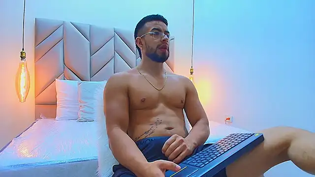 Eithan Connorr online show from 19, 3, 2025