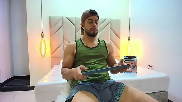 Eithan Connorr online show from 20, 3, 2025