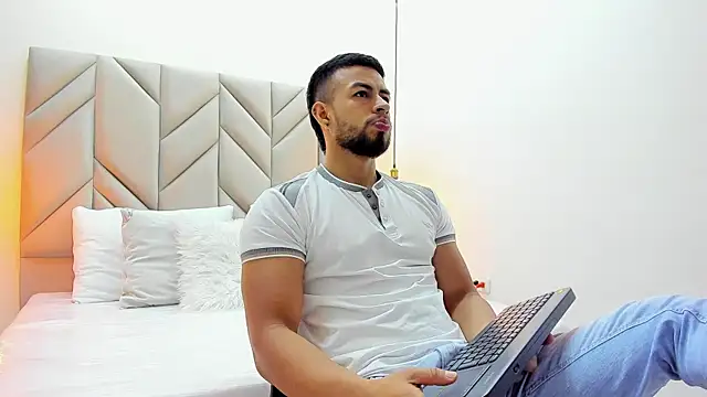 Eithan Connorr online show from 22, 3, 2025