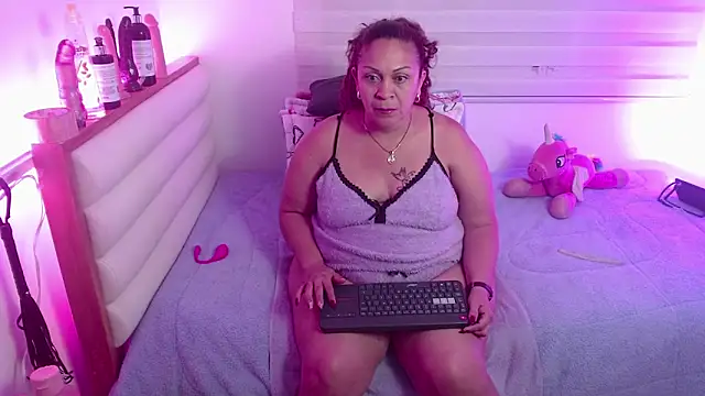 Snapshot of scarlettbooty chatting on 11, 4, 2026 scarlettbooty online show from 11, 4, 2026