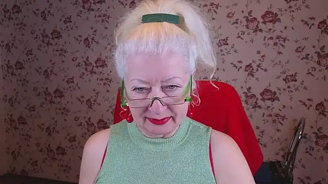 Maya Mayflower online show from 28, 11, 2025