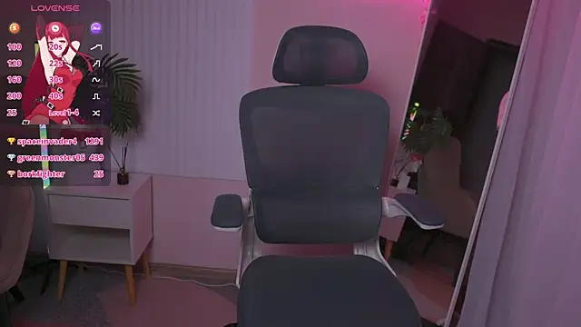 Snapshot of ElenaLarsson chatting on 4, 3, 2025 ElenaLarsson online show from 4, 3, 2025