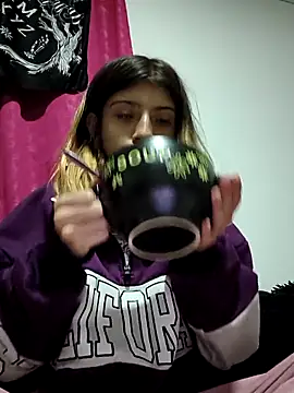 Snapshot of KratosAfroditacs chatting on 4, 3, 2026 KratosAfroditacs online show from 4, 3, 2026