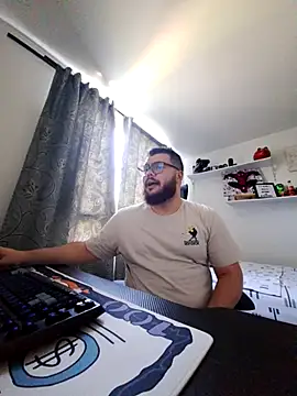 Snapshot of Edmund98 chatting on 27, 9, 2025 Edmund98 online show from 27, 9, 2025