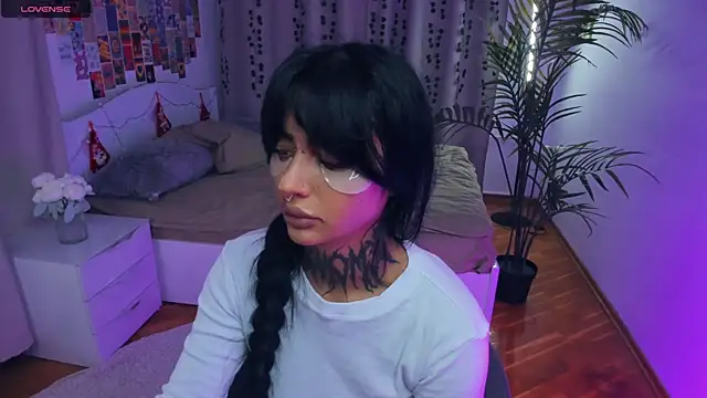 CharimgSabrina online show from 12, 1, 2026