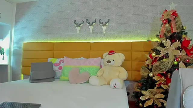 LeilaHiuston online show from 10, 11, 2025