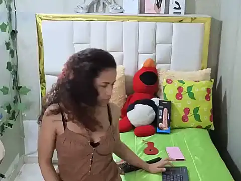 Snapshot of emma_morgan_1 chatting on 4, 3, 2025 emma morgan 1 online show from 4, 3, 2025