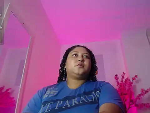 Snapshot of Ayliinn_ chatting on 17, 6, 2026 Ayliinn online show from 17, 6, 2026