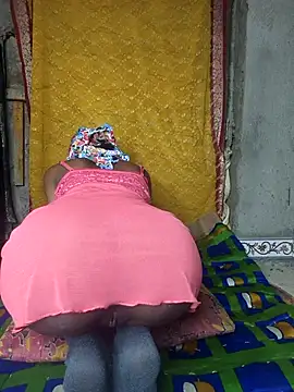 Snapshot of Cutesoma01 chatting on 28, 11, 2025 Cutesoma01 online show from 28, 11, 2025