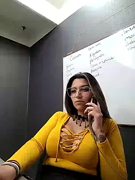 Isabella Varella online show from 18, 3, 2025