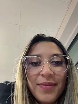 Isabella Varella online show from 13, 9, 2025