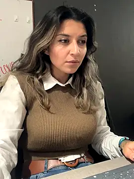 Isabella Varella online show from 24, 11, 2025