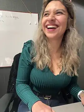 Isabella Varella online show from 18, 12, 2025