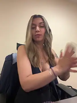 Isabella Varella online show from 5, 3, 2026