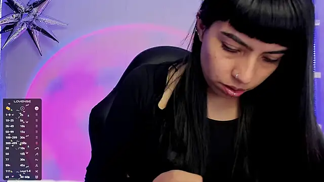 Saraa Desiree online show from 6, 3, 2025