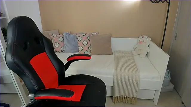 Snapshot of ValentinaMilann chatting on 22, 10, 2025 ValentinaMilann online show from 22, 10, 2025