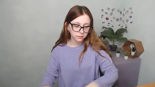 Snapshot of _MiraGold_ chatting on 11, 11, 2025 MiraGold online show from 11, 11, 2025