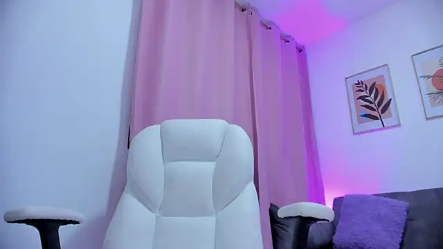 gaaby foxx online show from 30, 4, 2026