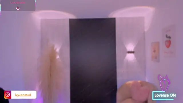 Snapshot of IvyJonesX chatting on 5, 6, 2026 IvyJonesX online show from 5, 6, 2026