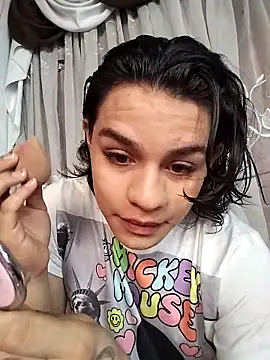 Snapshot of Moonroxe_ chatting on 4, 3, 2025 Moonroxe online show from 4, 3, 2025