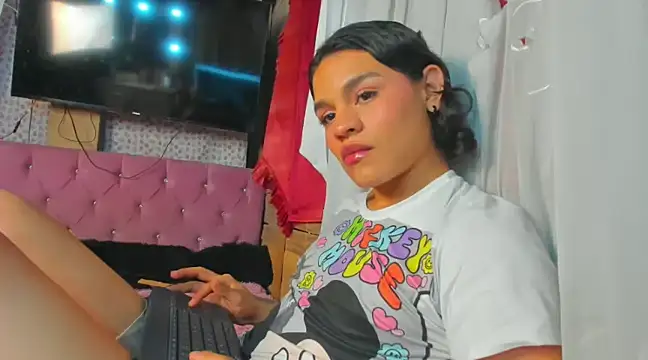 Snapshot of Moonroxe_ chatting on 4, 3, 2025 Moonroxe online show from 4, 3, 2025