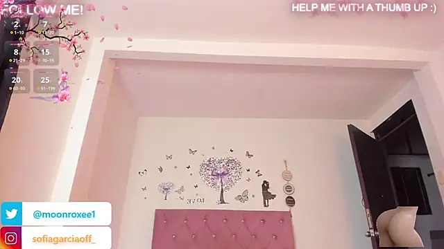 Snapshot of Moonroxe_ chatting on 9, 11, 2025 Moonroxe online show from 9, 11, 2025