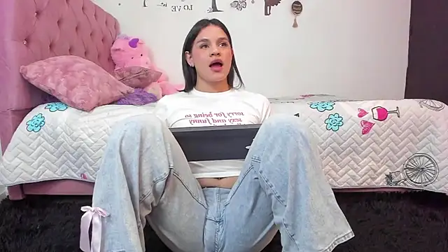 Snapshot of Moonroxe_ chatting on 22, 12, 2025 Moonroxe online show from 22, 12, 2025