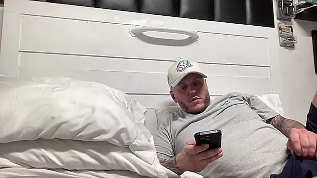 Snapshot of Thegreatwhitepipe chatting on 12, 9, 2025 Thegreatwhitepipe online show from 12, 9, 2025