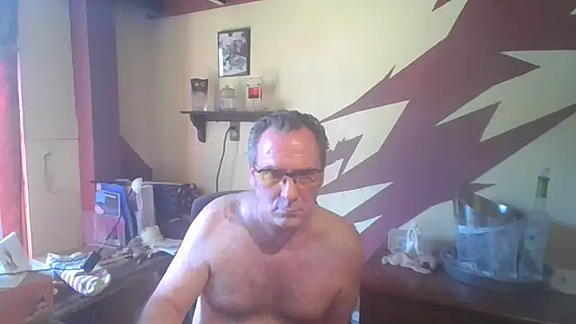 Snapshot of HunkofRock chatting on 18, 5, 2026 HunkofRock online show from 18, 5, 2026