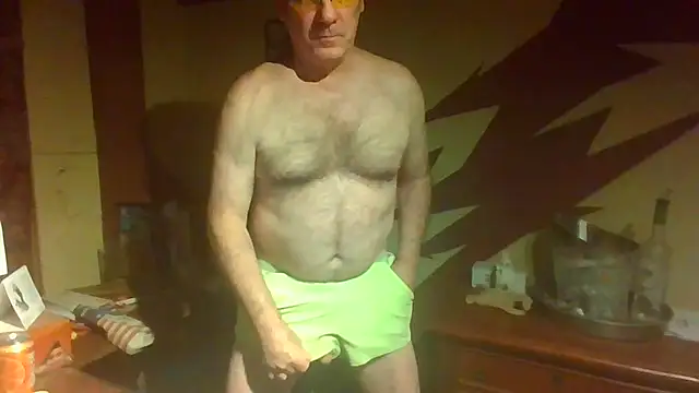 Snapshot of HunkofRock chatting on 19, 5, 2026 HunkofRock online show from 19, 5, 2026