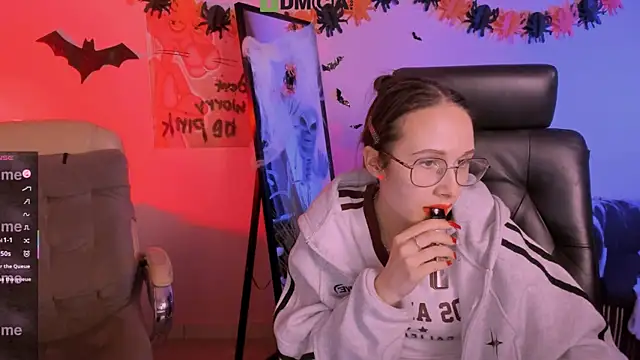 Snapshot of mona_cloud chatting on 4, 11, 2025 mona cloud online show from 4, 11, 2025