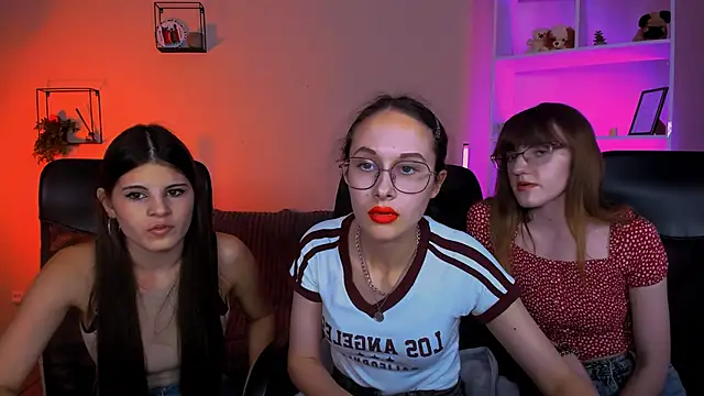 Snapshot of mona_cloud chatting on 11, 11, 2025 mona cloud online show from 11, 11, 2025