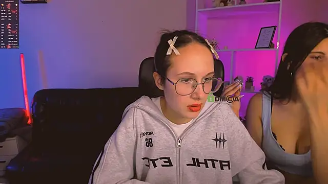 Snapshot of mona_cloud chatting on 25, 11, 2025 mona cloud online show from 25, 11, 2025