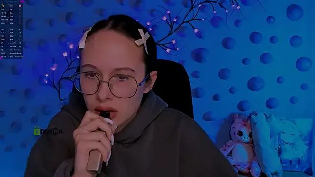 Snapshot of mona_cloud chatting on 18, 12, 2025 mona cloud online show from 18, 12, 2025