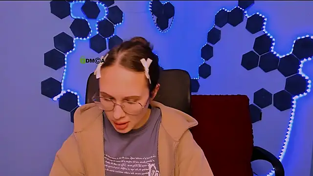 Snapshot of mona_cloud chatting on 20, 12, 2025 mona cloud online show from 20, 12, 2025