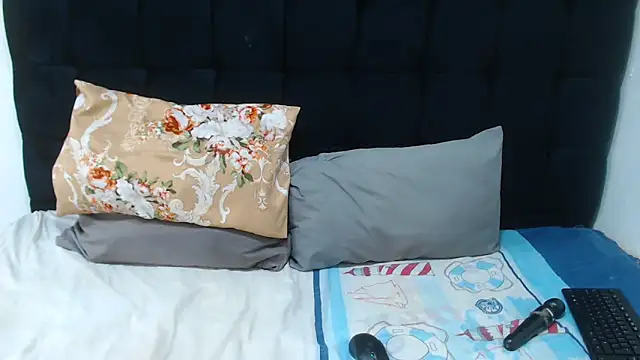 Snapshot of TaurusClitCake chatting on 13, 10, 2025 TaurusClitCake online show from 13, 10, 2025