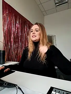 Juicy PeachLux online show from 2, 11, 2025