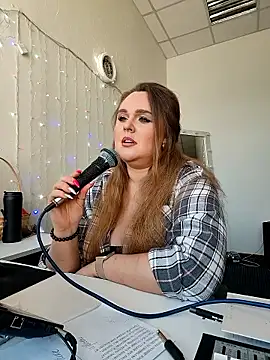 Snapshot of Juicy_PeachLux chatting on 17, 4, 2026 Juicy PeachLux online show from 17, 4, 2026