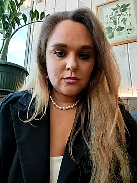 Snapshot of Juicy_PeachLux chatting on 6, 5, 2026 Juicy PeachLux online show from 6, 5, 2026