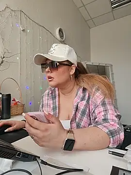 Snapshot of Juicy_PeachLux chatting on 13, 5, 2026 Juicy PeachLux online show from 13, 5, 2026