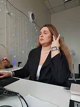 Snapshot of Juicy_PeachLux chatting on 20, 5, 2026 Juicy PeachLux online show from 20, 5, 2026