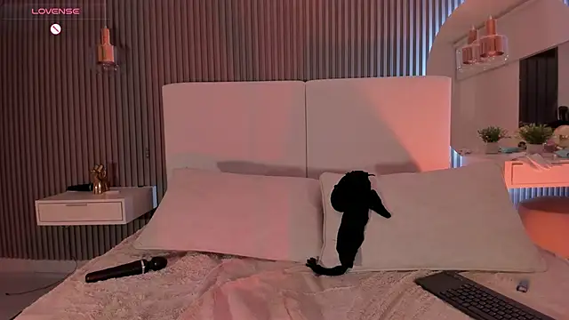 Zoewhitte online show from 10, 11, 2025