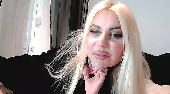 Snapshot of Chloe-Savage chatting on 18, 3, 2025 Chloe-Savage online show from 18, 3, 2025
