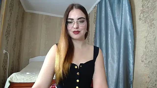 Snapshot of Leila_Kissyu chatting on 11, 11, 2025 Leila Kissyu online show from 11, 11, 2025