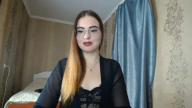 Snapshot of Leila_Kissyu chatting on 14, 11, 2025 Leila Kissyu online show from 14, 11, 2025