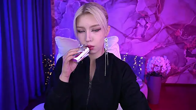 Snapshot of SelenaIris chatting on 3, 10, 2025 SelenaIris online show from 3, 10, 2025