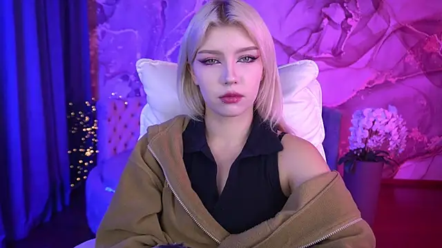 Snapshot of SelenaIris chatting on 11, 10, 2025 SelenaIris online show from 11, 10, 2025