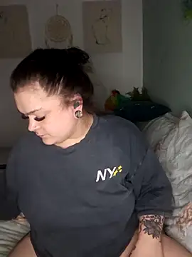 Snapshot of Saucy-Serenity chatting on 10, 4, 2026 Saucy-Serenity online show from 10, 4, 2026